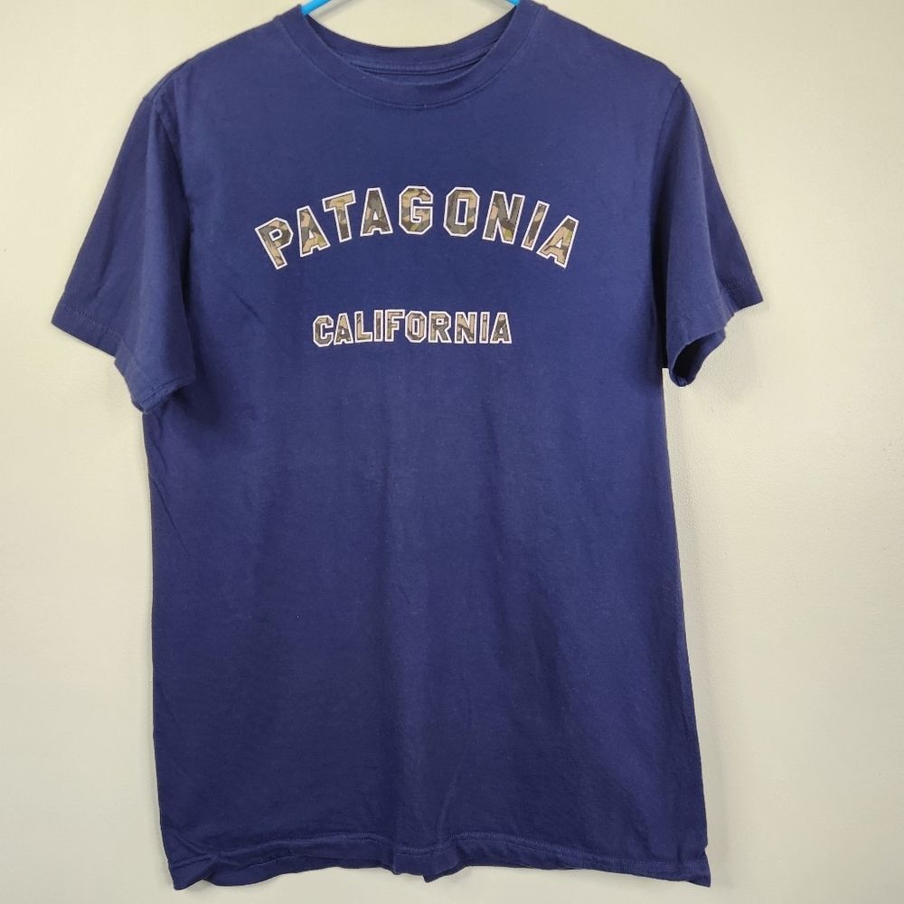 Patagonia Mens Slim Fit Organic Cotton Camo Print Letters Short Sleeve Tee M